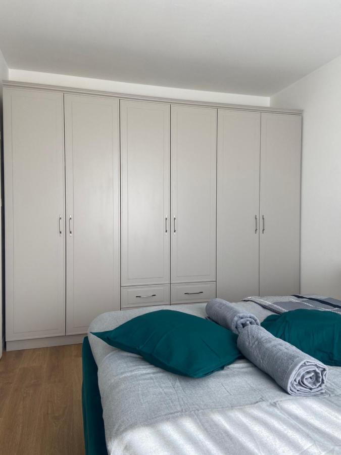 Focus Apartament Floresti  Bagian luar foto